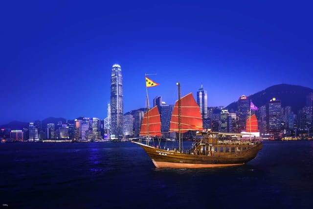 victoria-harbour-night-cruise-romantic-cruise-a-symphony-of-lights-cruise-via-cheung-po-tsai-aqua-luna-boat-hong-kong_1